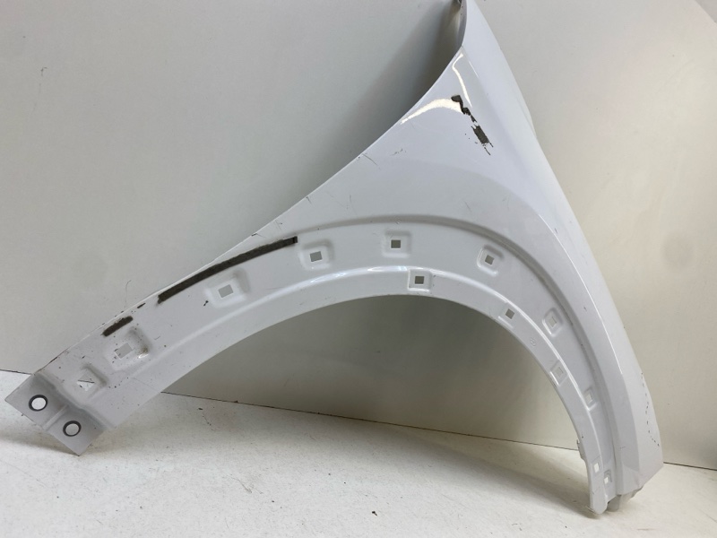 Крыло переднее правое