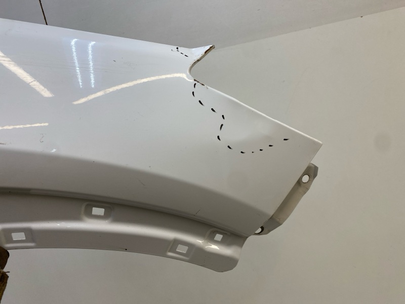 Крыло переднее правое