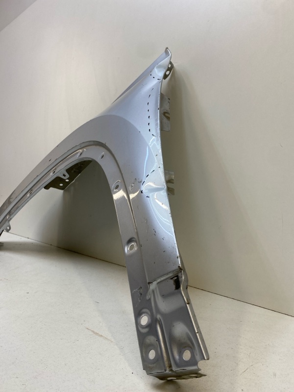 Крыло переднее левое