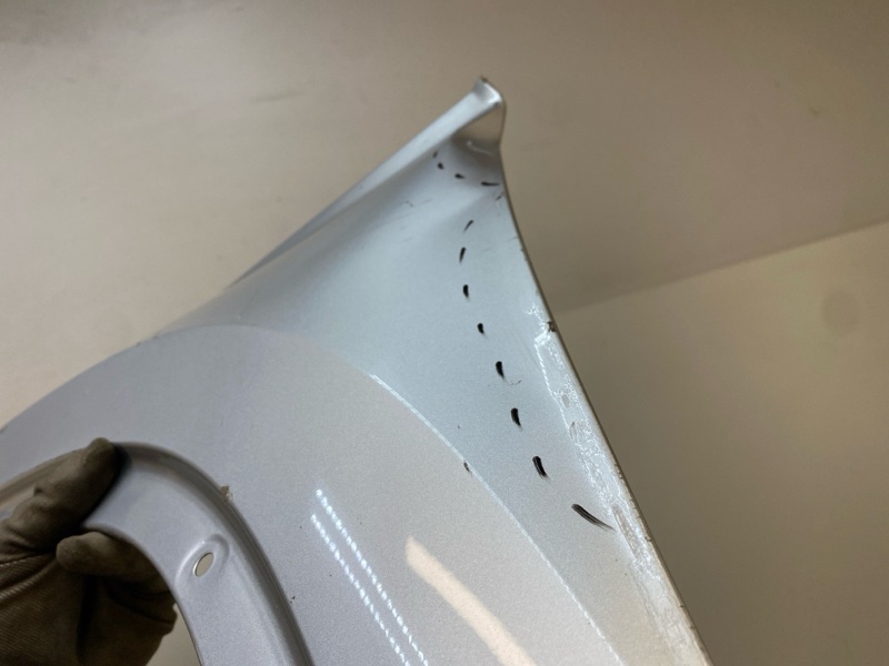 Крыло переднее левое