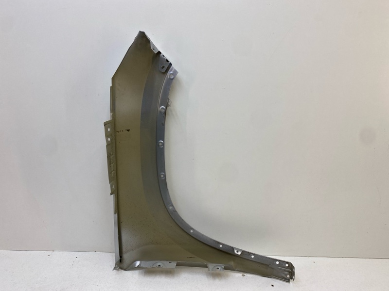 Крыло переднее левое