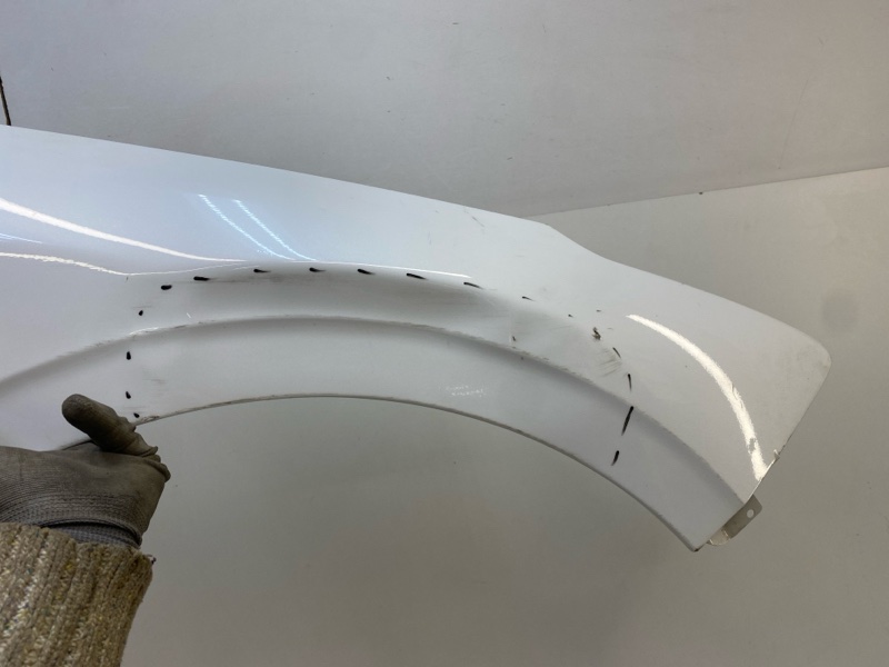 Крыло переднее правое