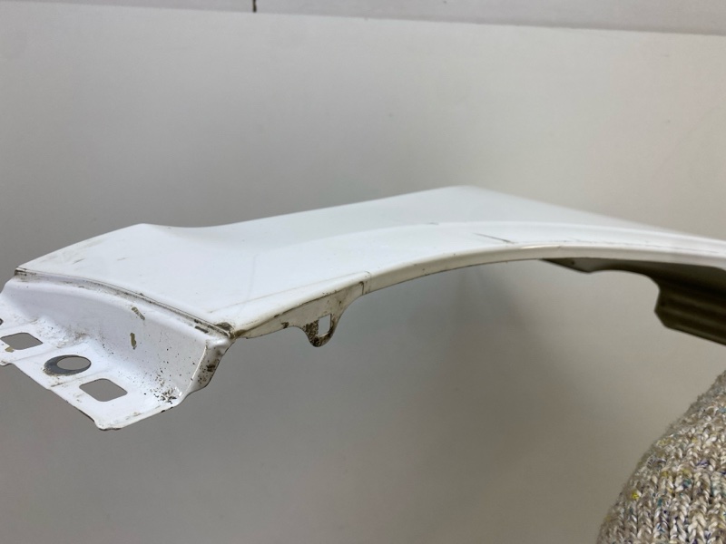 Крыло переднее правое