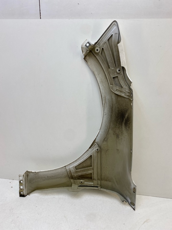 Крыло переднее правое