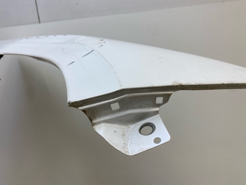 Крыло переднее правое