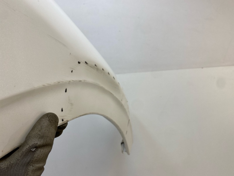 Крыло переднее правое