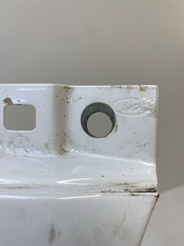 Крыло переднее правое