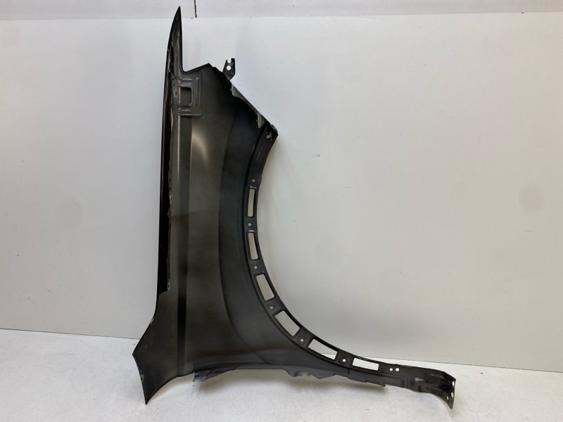 Крыло переднее левое