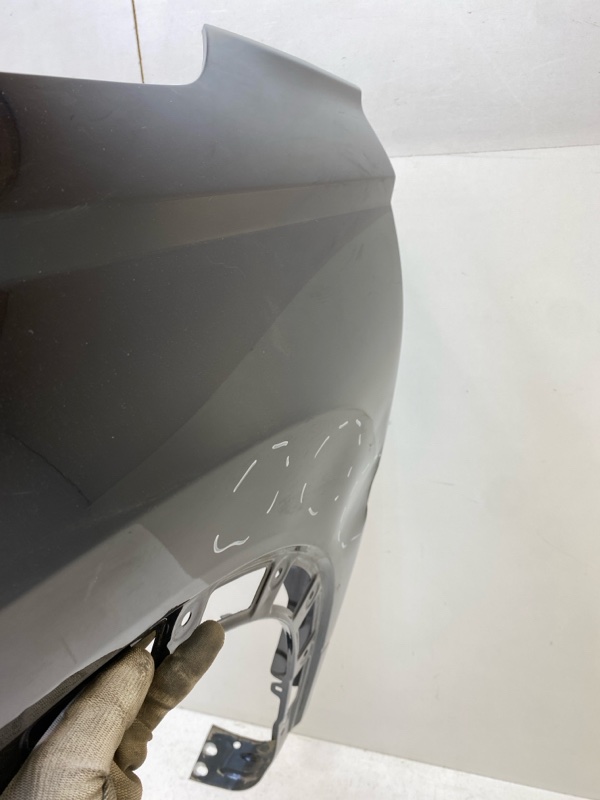 Крыло переднее левое