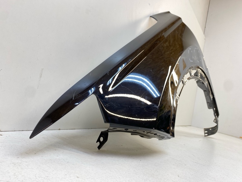 Крыло переднее левое