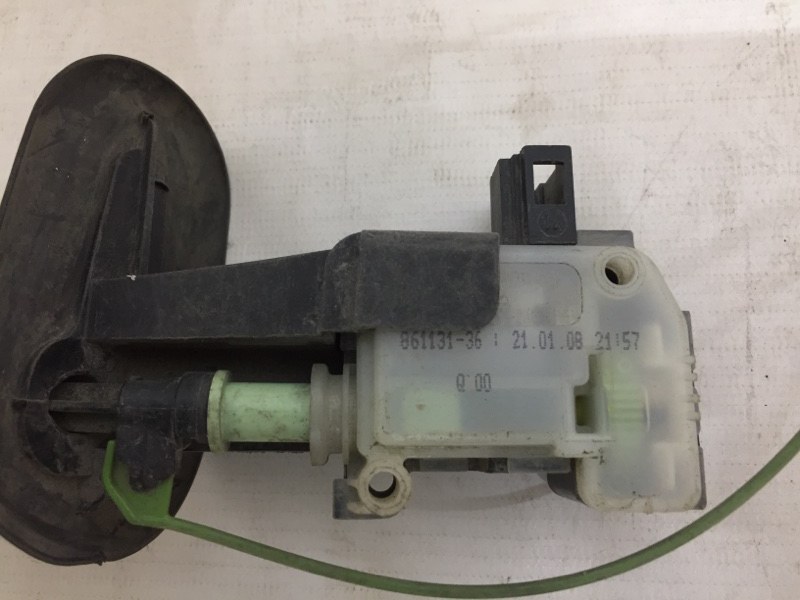 Замок лючка бензобака