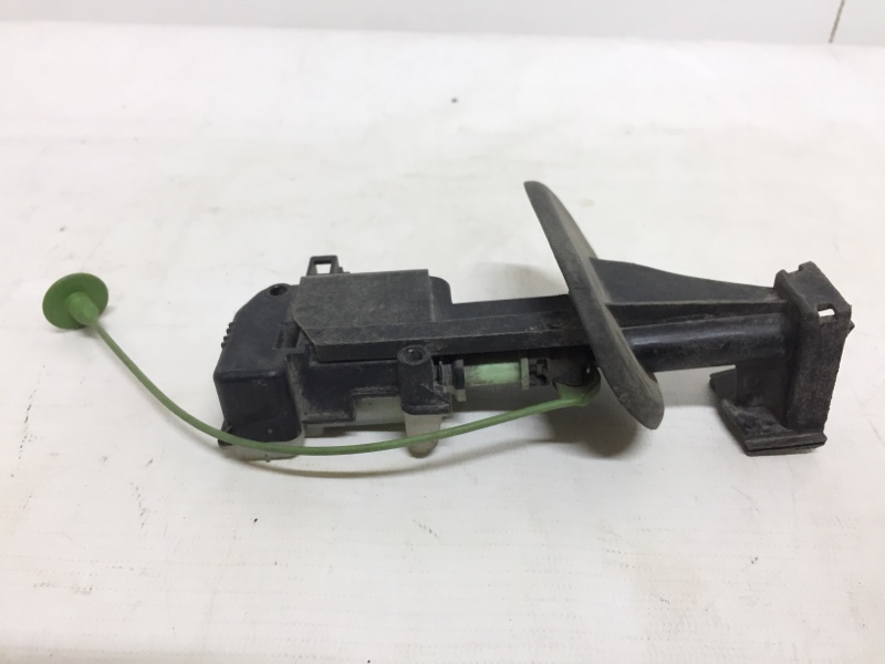 Замок лючка бензобака