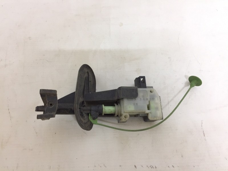 Замок лючка бензобака