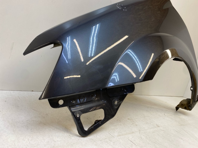 Крыло переднее левое