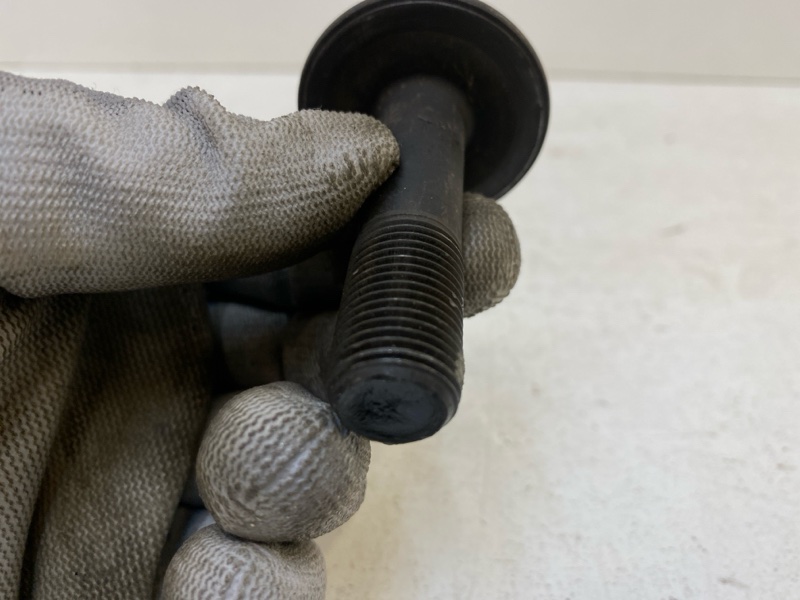 Болт коленвала