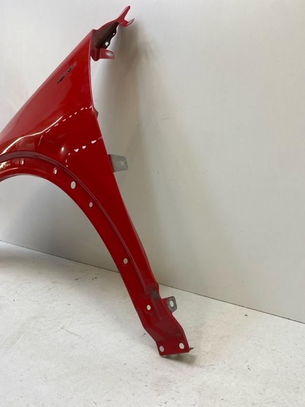 Крыло переднее левое