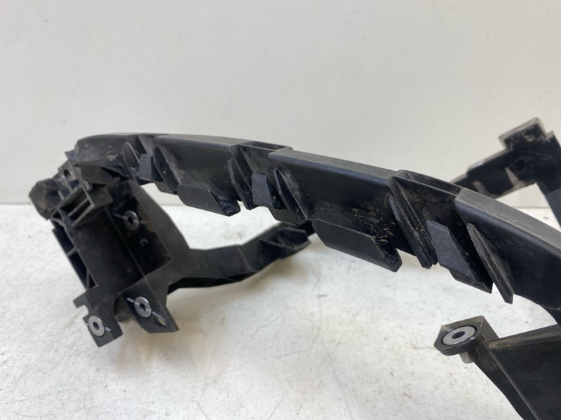 Кронштейн фар правый