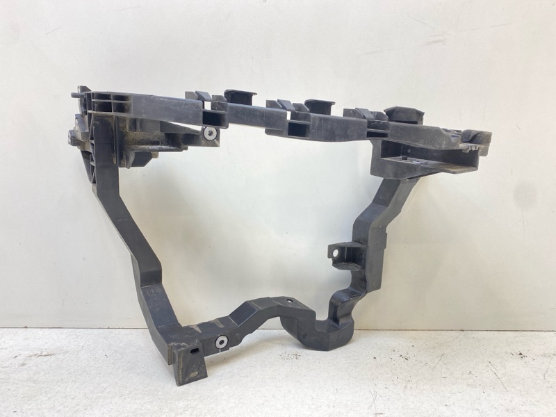 Кронштейн фар правый