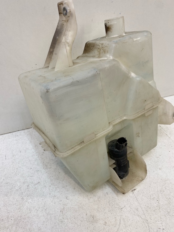 Бачок омывателя лобового стекла