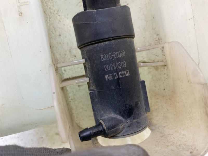 Бачок омывателя лобового стекла