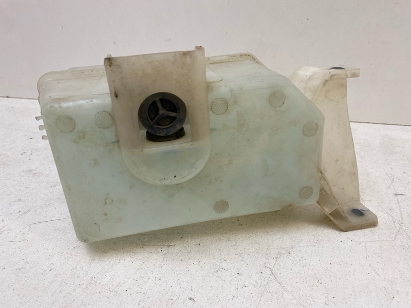 Бачок омывателя лобового стекла