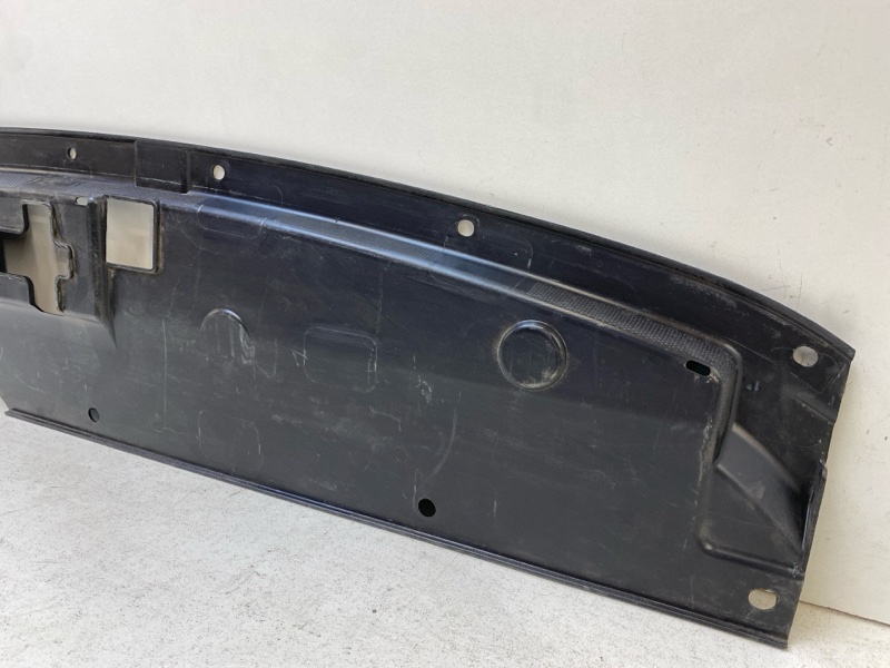 Кожух замка капота