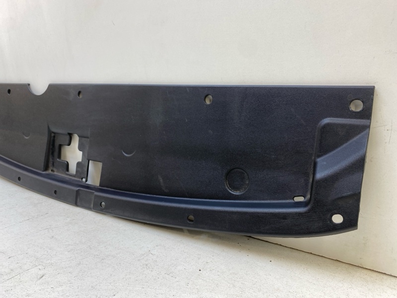 Кожух замка капота