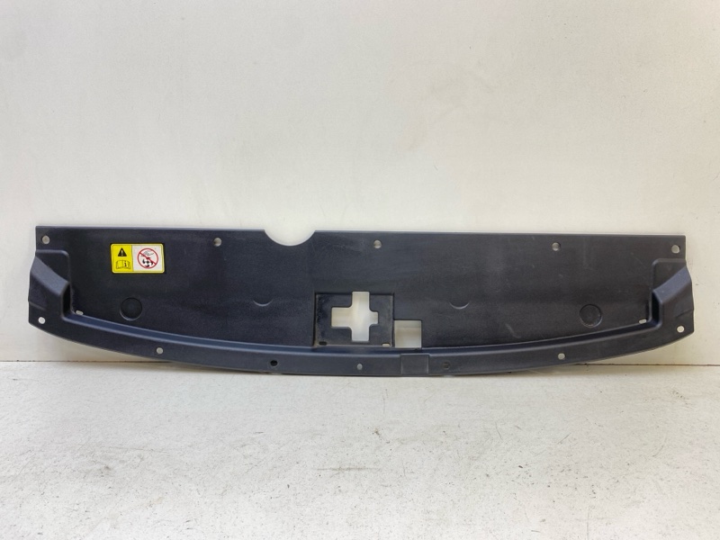 Кожух замка капота