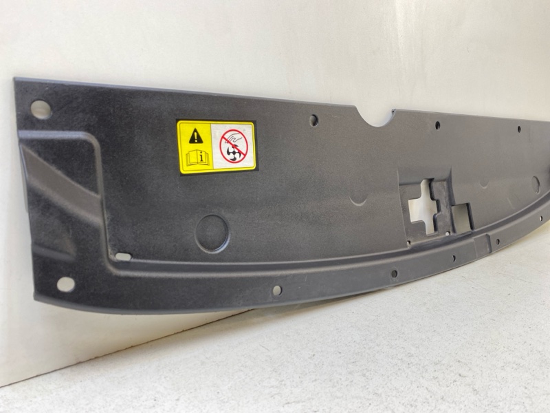 Кожух замка капота