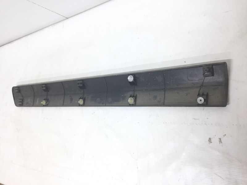 Накладка двери передней правой