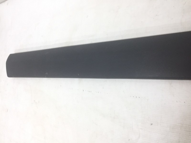 Накладка двери передней правой