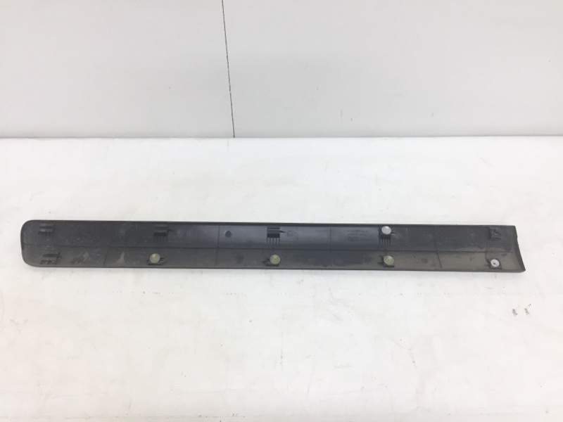 Накладка двери передней правой