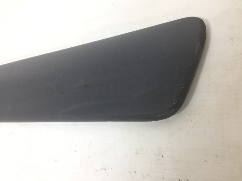 Накладка двери передней правой