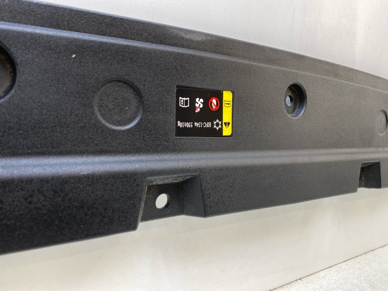 Кожух замка капота