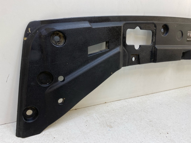 Кожух замка капота