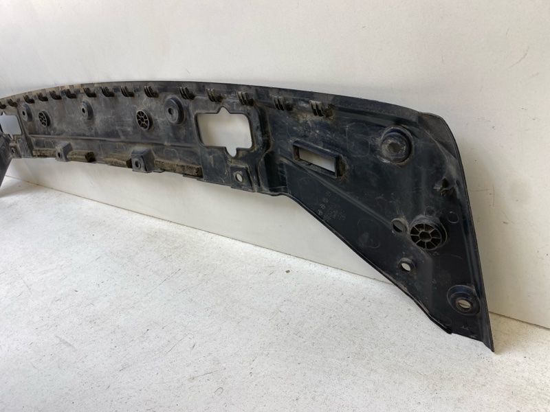 Кожух замка капота