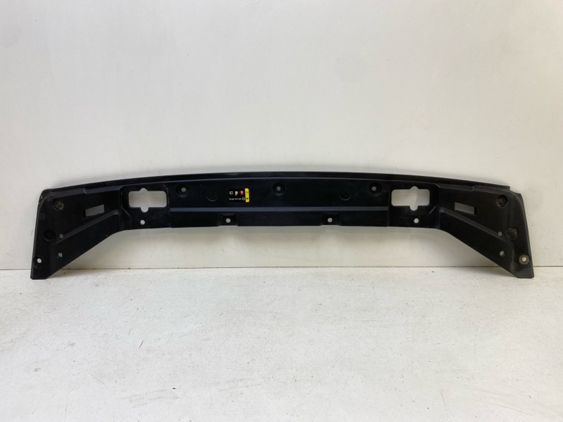 Кожух замка капота