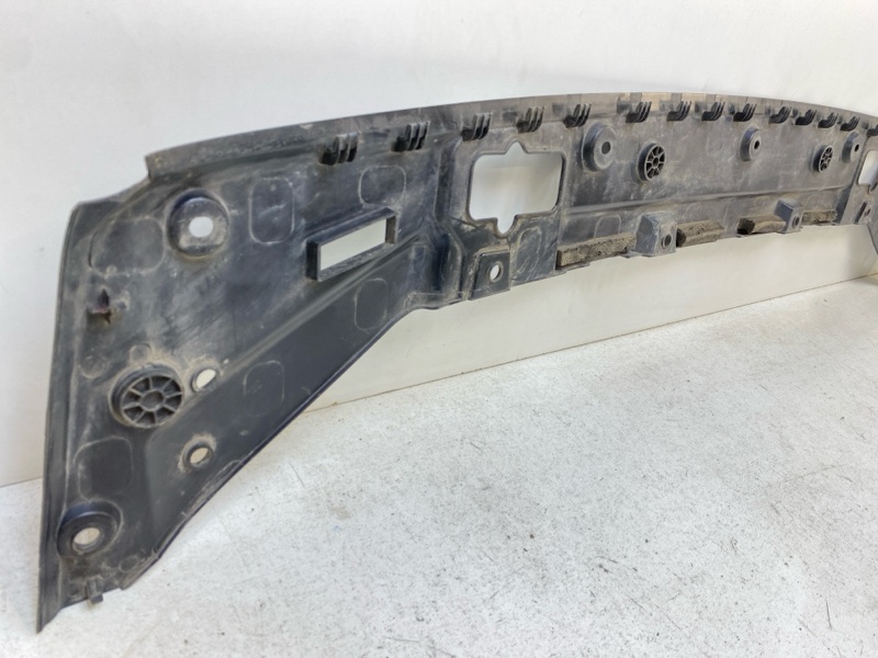 Кожух замка капота