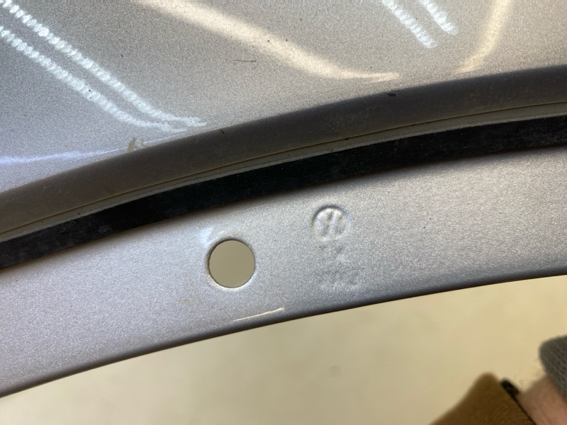 Крыло переднее левое