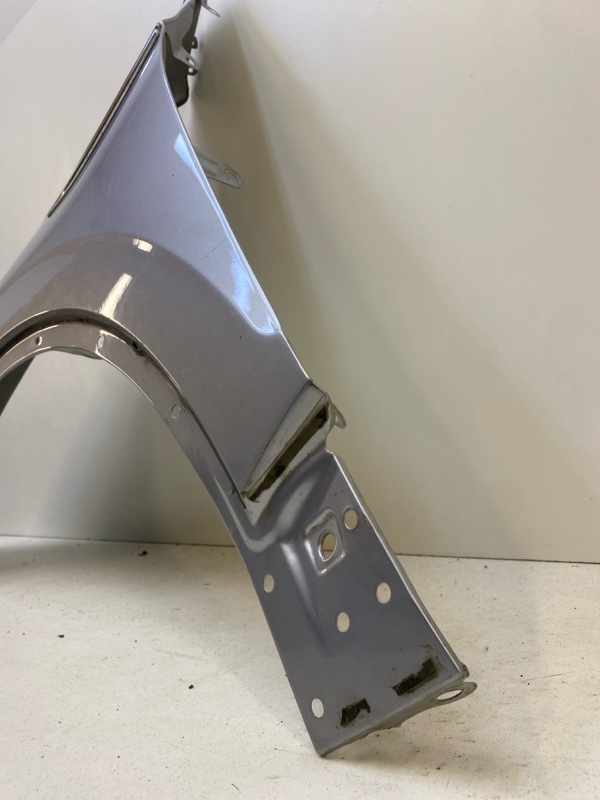 Крыло переднее левое