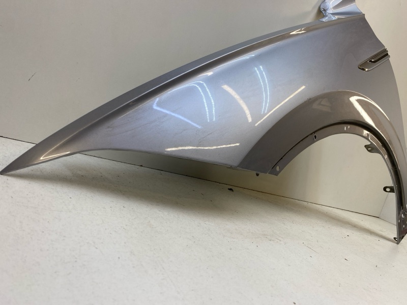 Крыло переднее левое