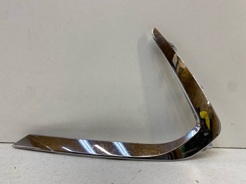 Молдинг переднего бампера левый