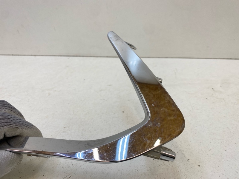 Молдинг переднего бампера левый