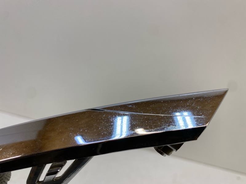 Молдинг переднего бампера левый