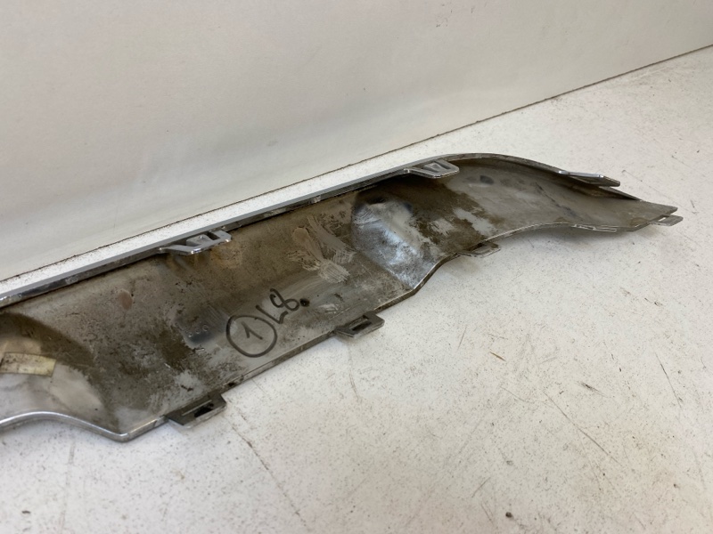 Молдинг заднего бампера