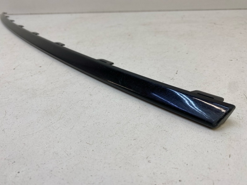 Молдинг переднего бампера