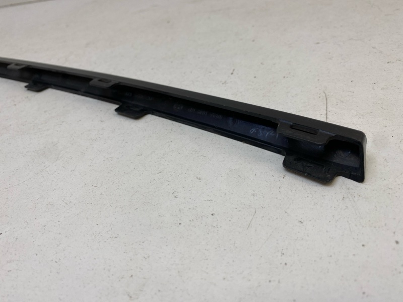 Молдинг переднего бампера