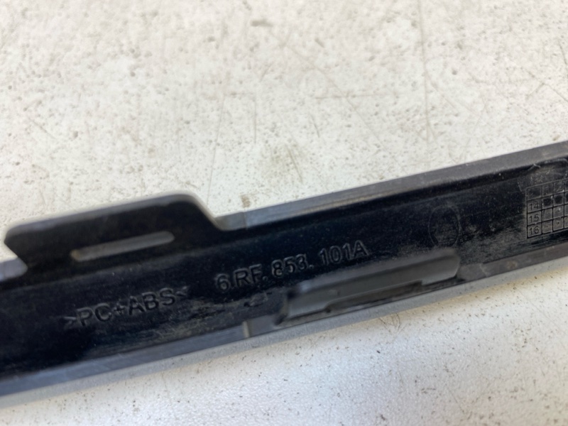 Молдинг переднего бампера