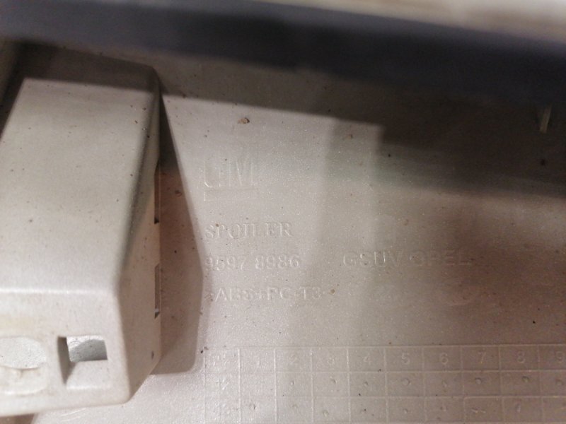 Спойлер (дефлектор) крышки багажника