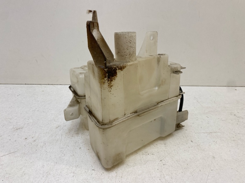 Бачок омывателя лобового стекла